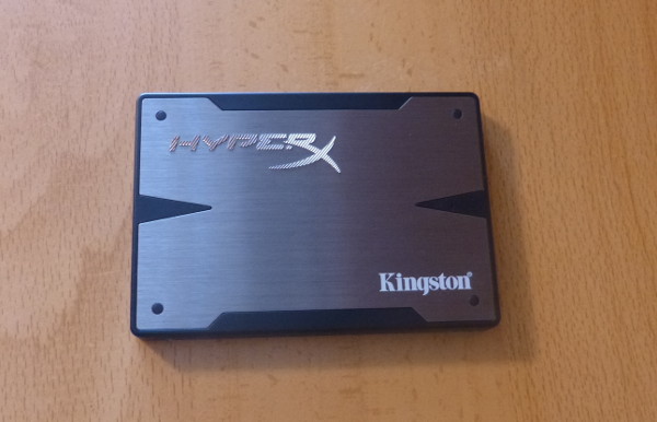 El disco Kingston SSD, fuera de la caja